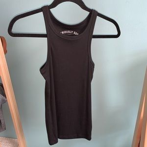 Closet essential black tank